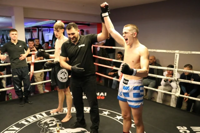 FUTURE CHAMPS💥
Gestern hat Vasili Topalidis @tp.vasili in der Kategorie Men -65 Kg K-1 sich klar und deutlich nach 3 sauberen Runden mit deutlichen Treffern, den Sieg geholt.
Für seinen 1. Kampf hat Vasili eine Top Leistung hingelegt.

#kickboxing #k1kickboxing #martialarts #fighter #sindelfingen #07031 #greece